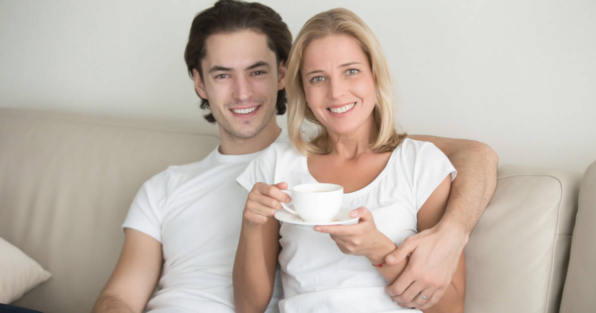 Am I too young to live with a boyfriend at 18? - Quora 18 too young online dating