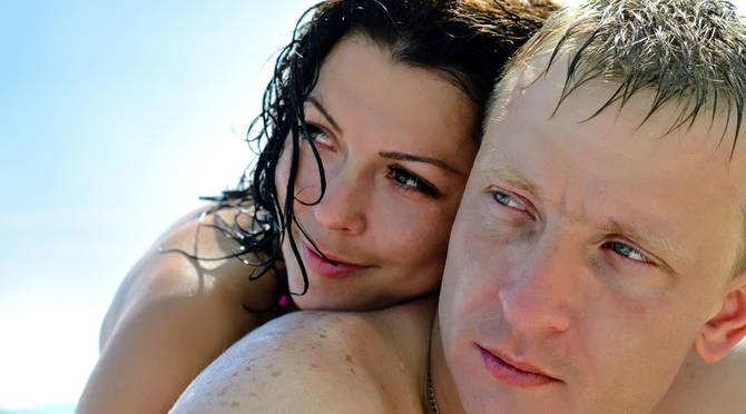 6 signs youre dating the wrong person But as dating coach julie spira says, this is an easy-to-miss sign that you've fallen in love with the wrong person for example, when you and your partner are trying to choose a restaurant for. 6 signs youre dating the wrong person But as dating coach julie spira says, this is an easy-to-miss sign that you've fallen in love with the wrong person for example, when you and your partner are trying to choose a restaurant for.